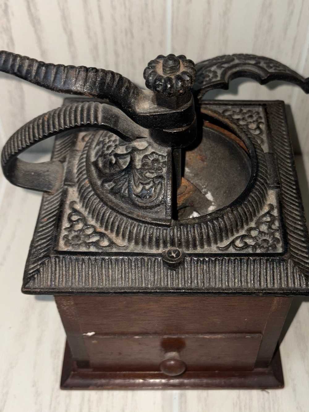 Vintage Manual Coffee Grinder Wood Cast Iron Crank Mill Farmhouse Rustic - Picture 2 of 13